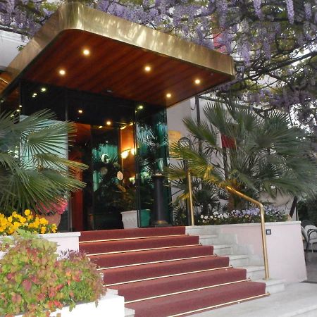 Hotel Giardinetto Дезенцано-дель-Гарда Экстерьер фото