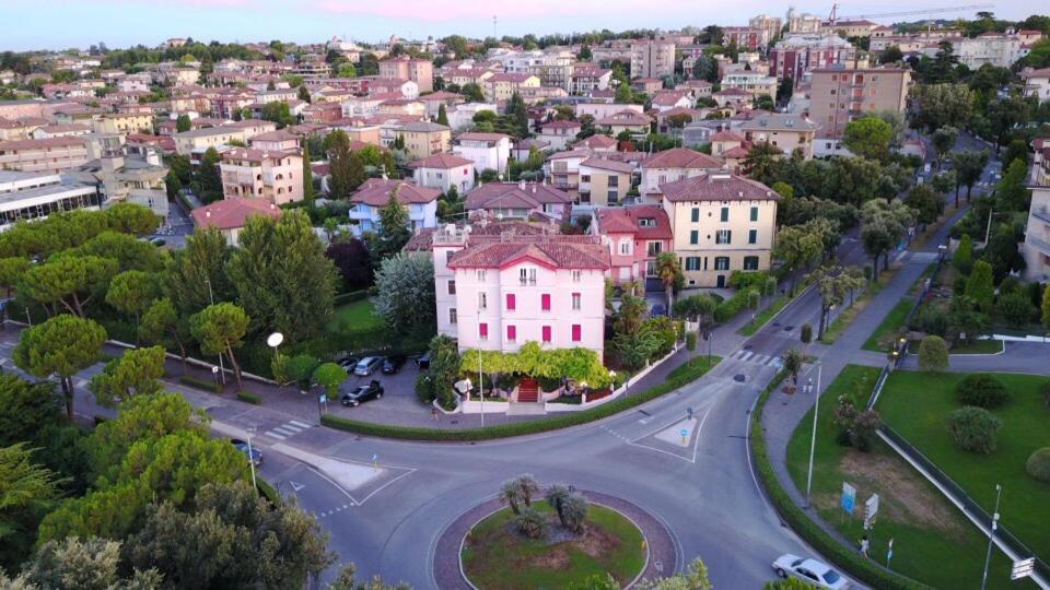 Hotel Giardinetto Дезенцано-дель-Гарда Экстерьер фото