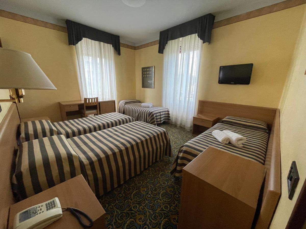 Hotel Giardinetto Дезенцано-дель-Гарда Экстерьер фото