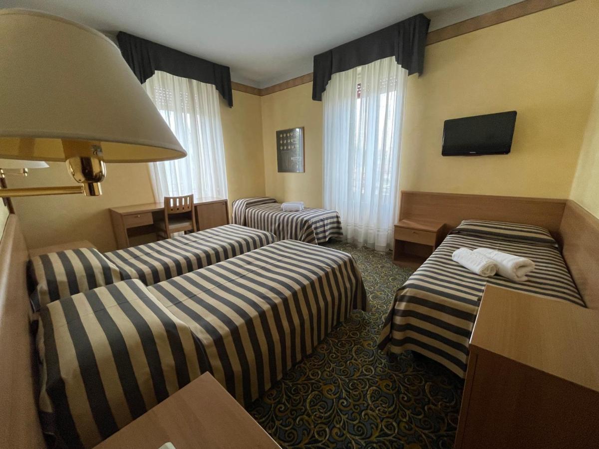 Hotel Giardinetto Дезенцано-дель-Гарда Экстерьер фото