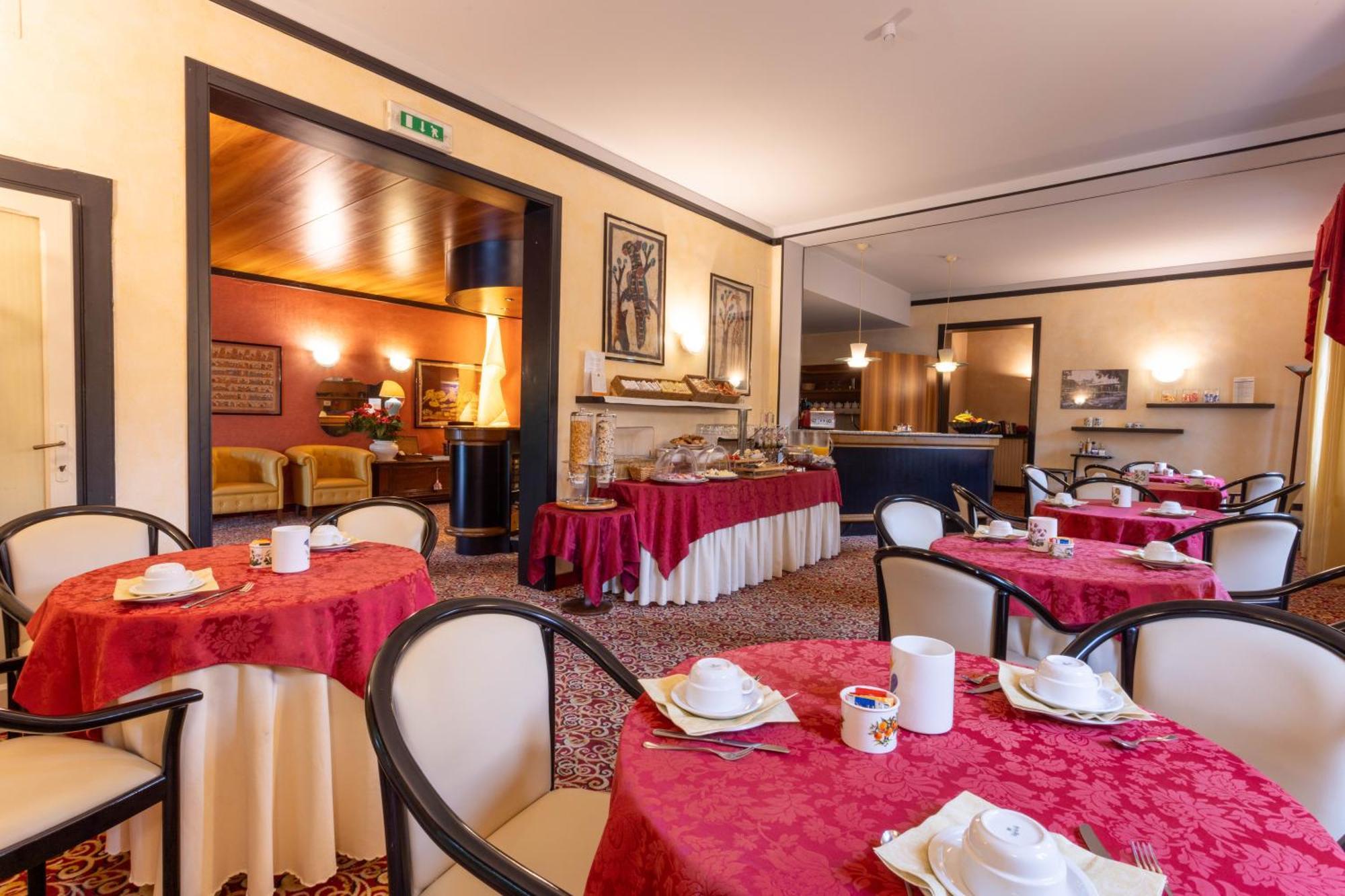 Hotel Giardinetto Дезенцано-дель-Гарда Экстерьер фото