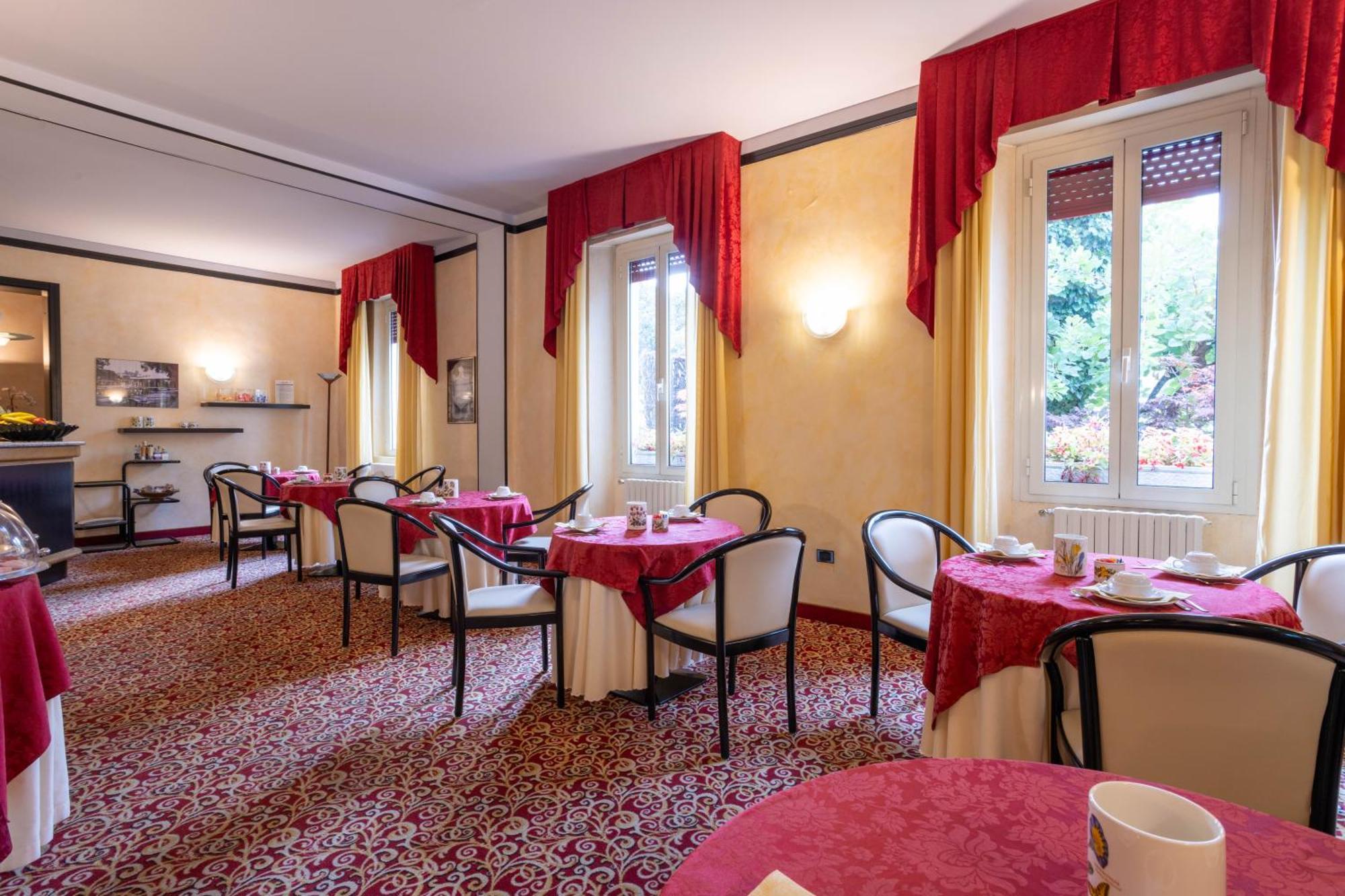Hotel Giardinetto Дезенцано-дель-Гарда Экстерьер фото