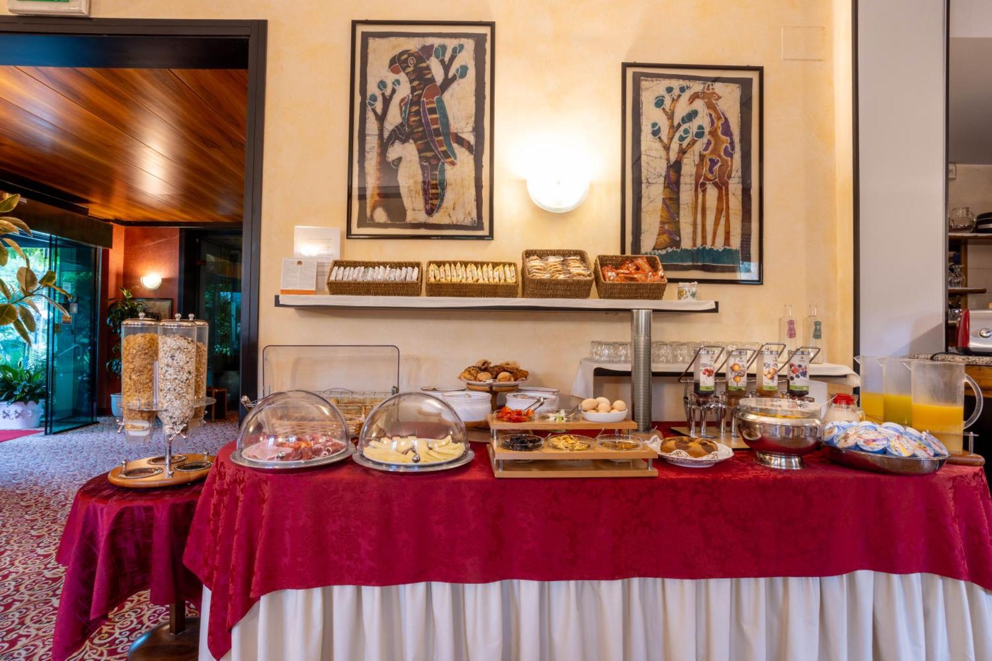 Hotel Giardinetto Дезенцано-дель-Гарда Экстерьер фото