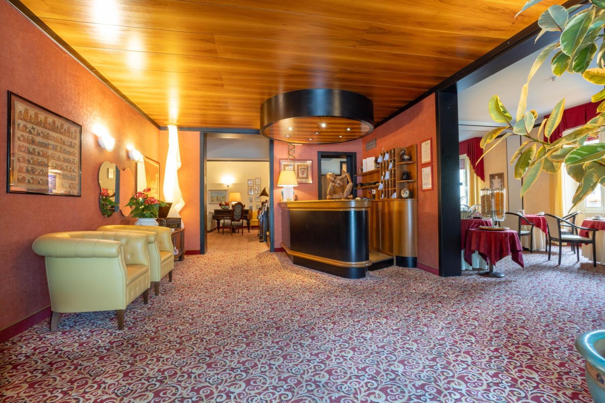 Hotel Giardinetto Дезенцано-дель-Гарда Экстерьер фото