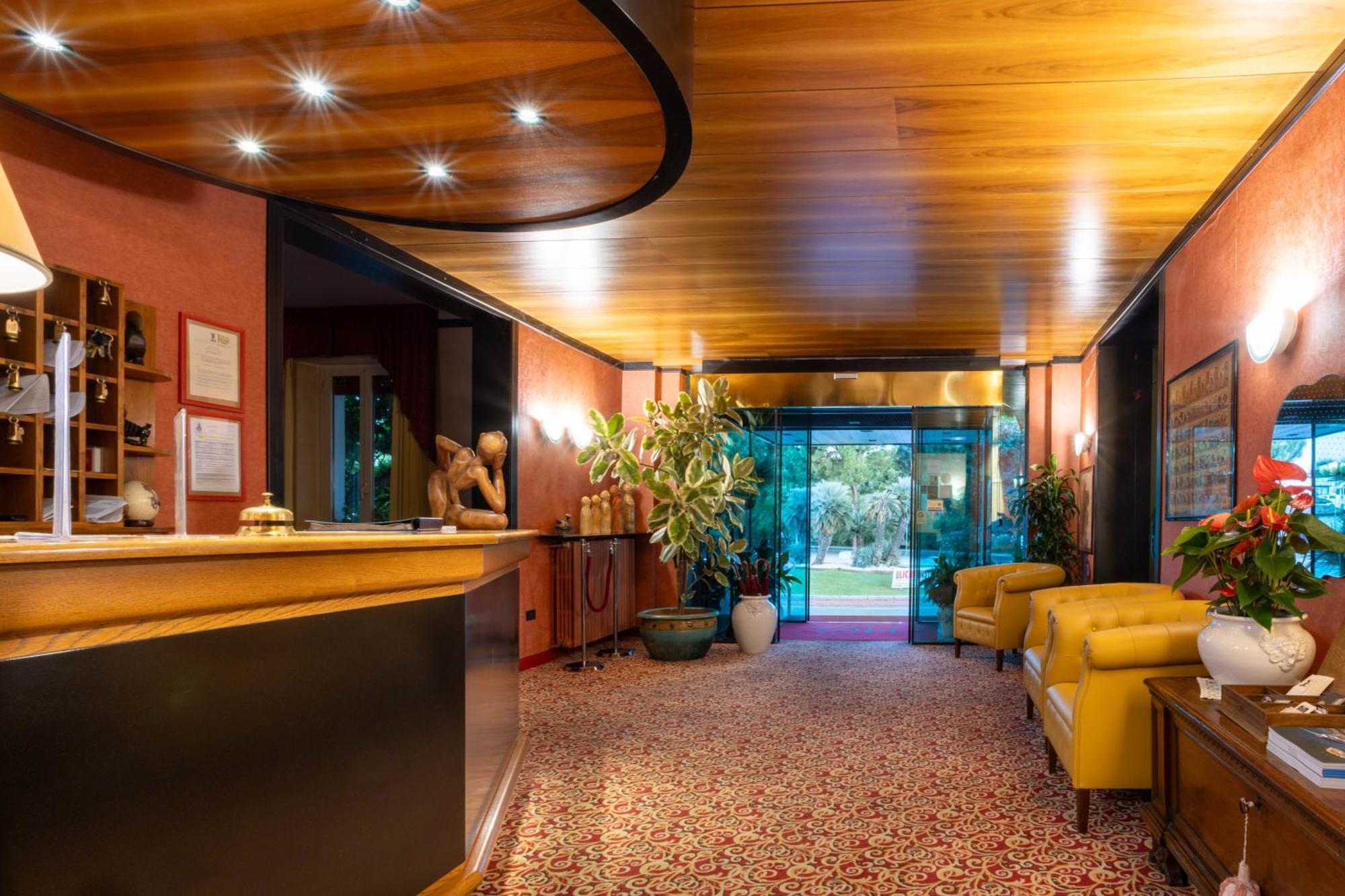 Hotel Giardinetto Дезенцано-дель-Гарда Экстерьер фото