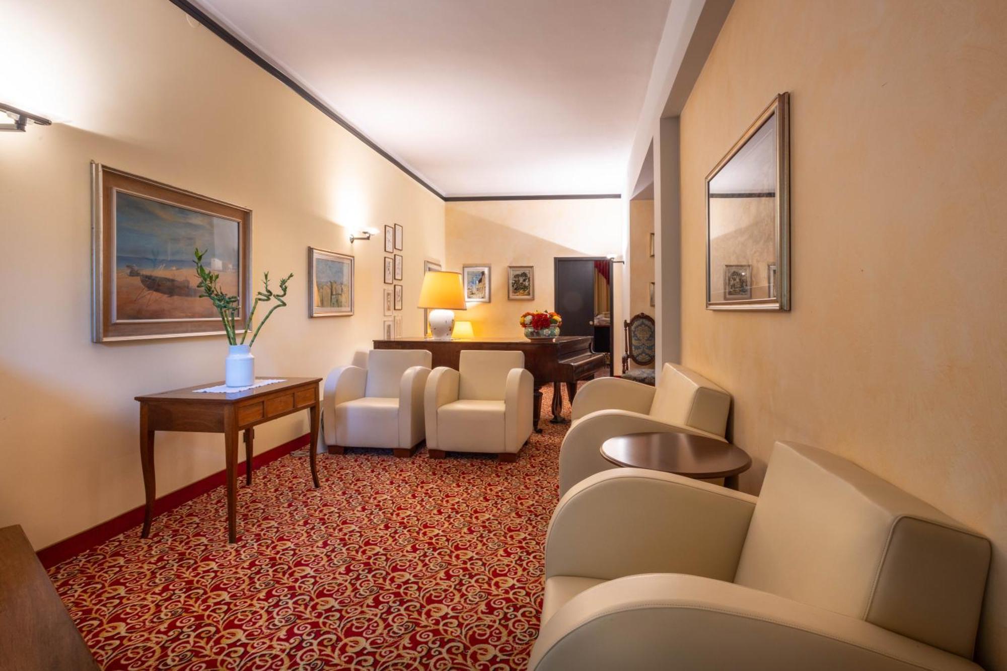 Hotel Giardinetto Дезенцано-дель-Гарда Экстерьер фото