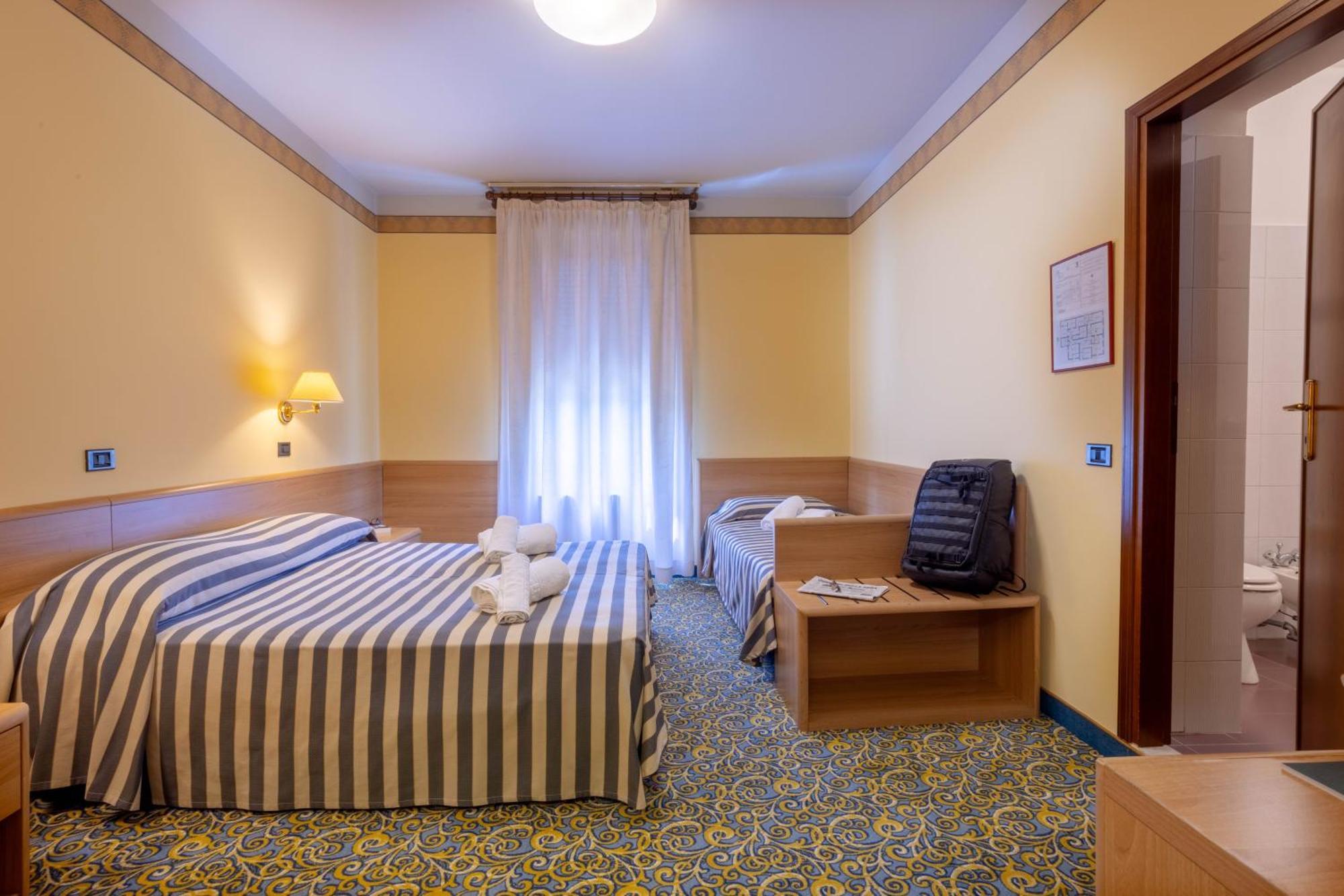 Hotel Giardinetto Дезенцано-дель-Гарда Экстерьер фото