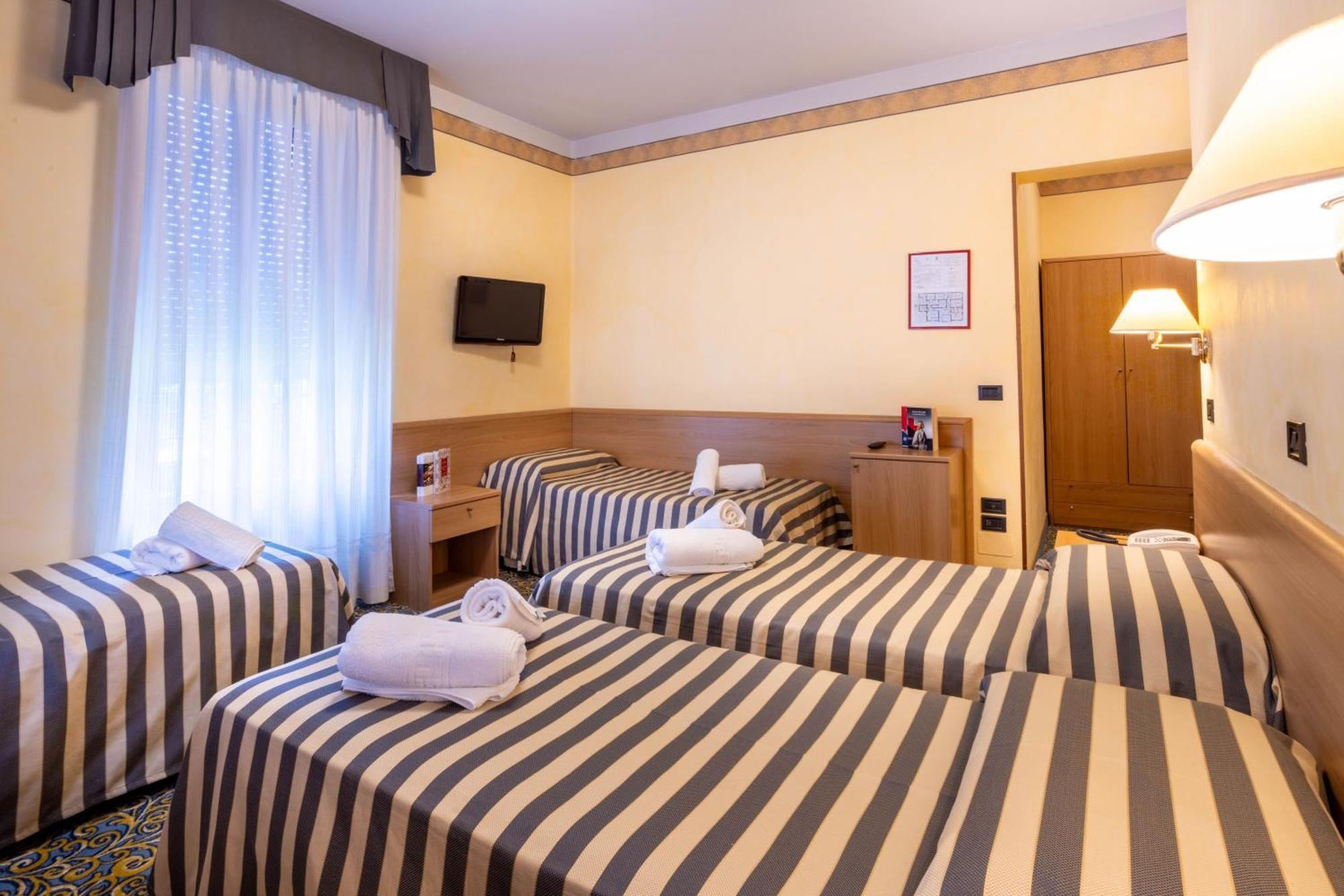 Hotel Giardinetto Дезенцано-дель-Гарда Экстерьер фото