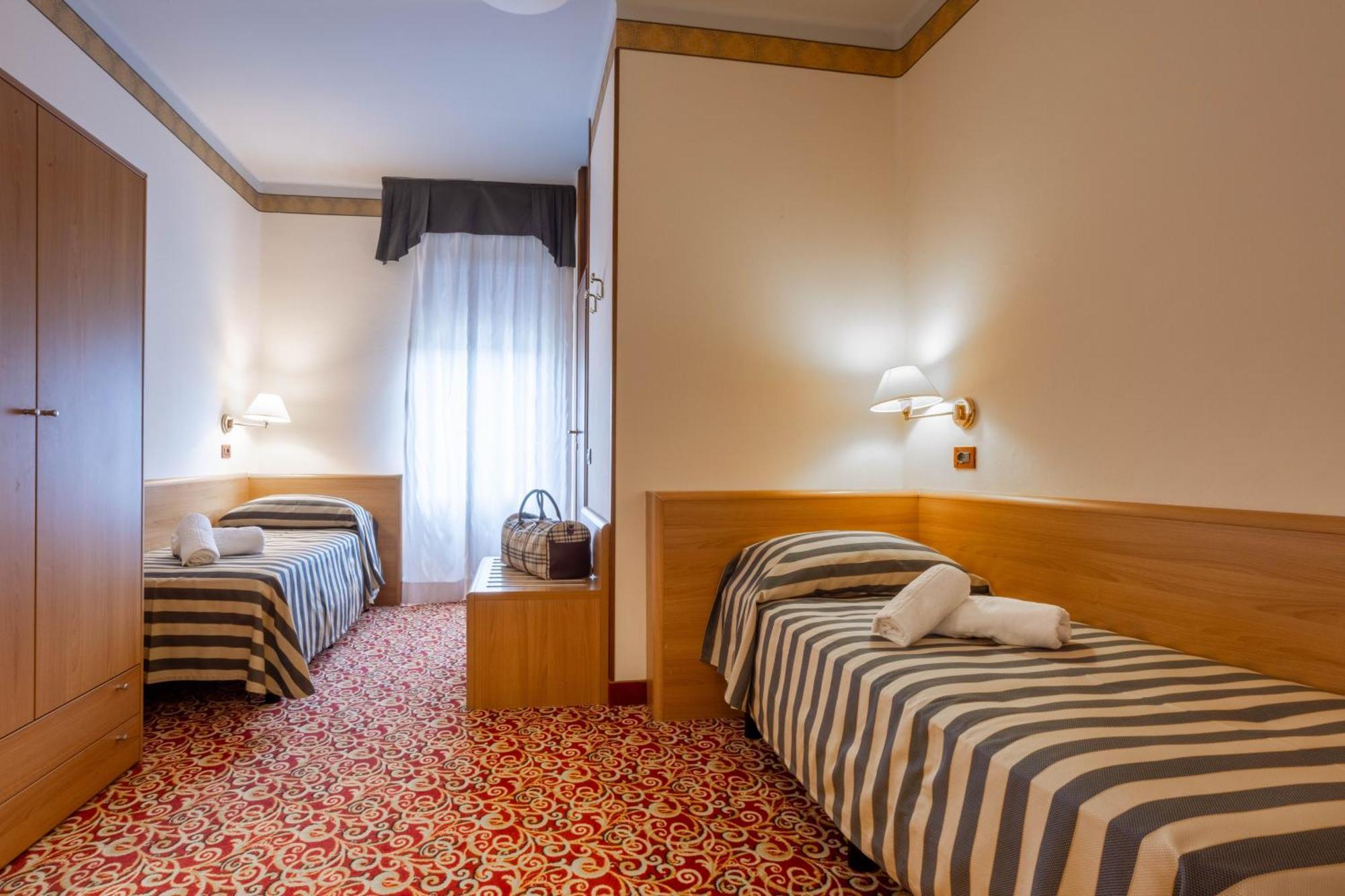 Hotel Giardinetto Дезенцано-дель-Гарда Экстерьер фото