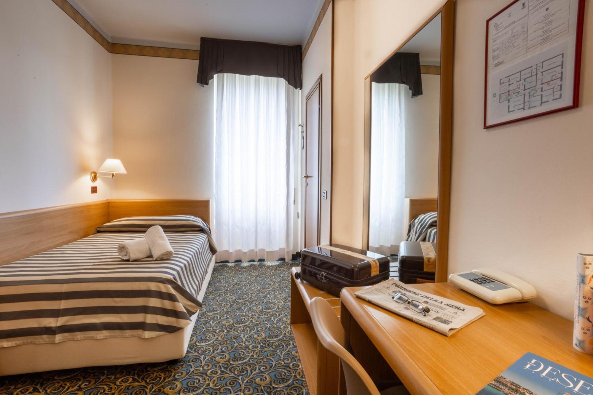 Hotel Giardinetto Дезенцано-дель-Гарда Экстерьер фото