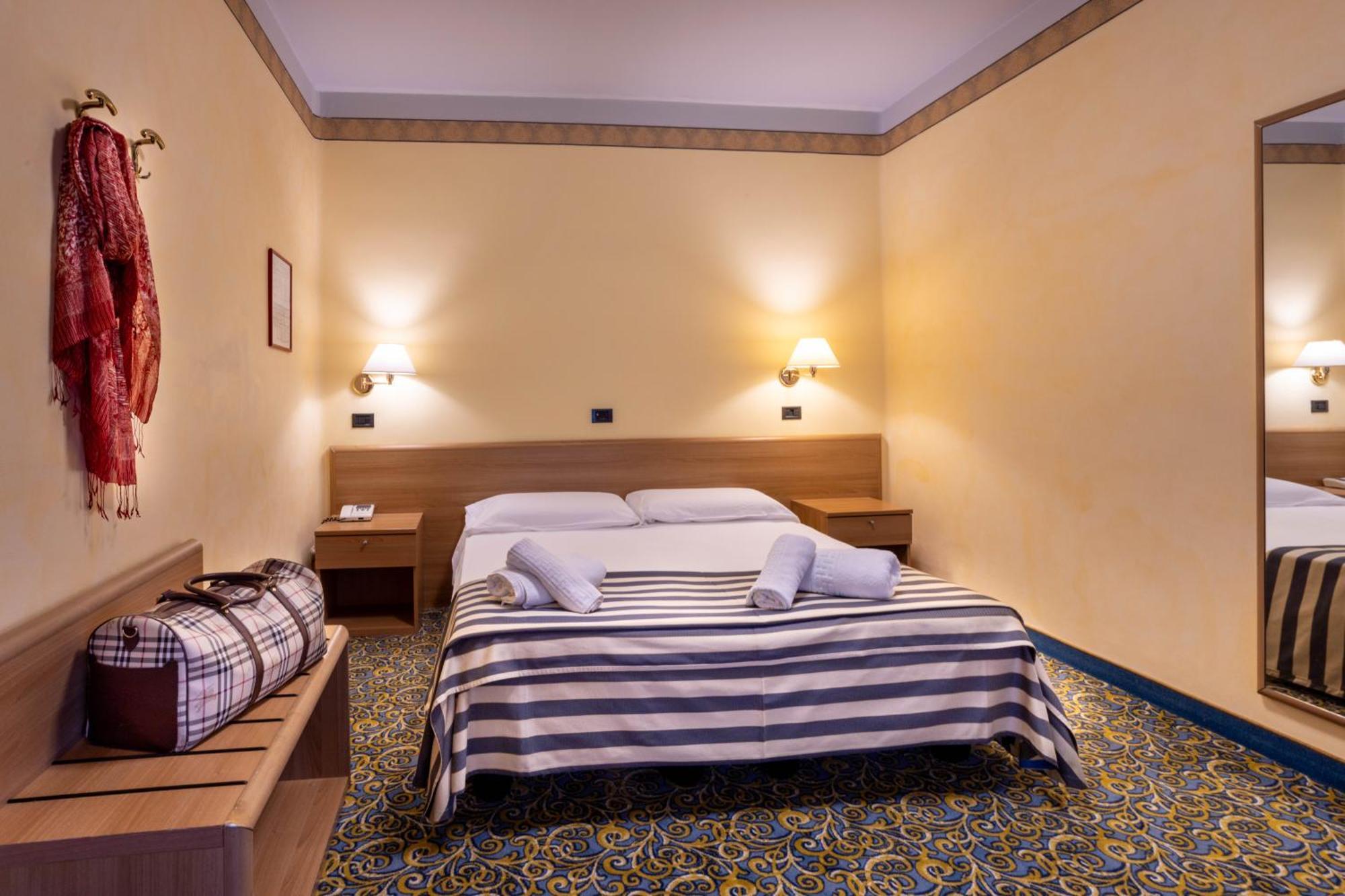 Hotel Giardinetto Дезенцано-дель-Гарда Экстерьер фото