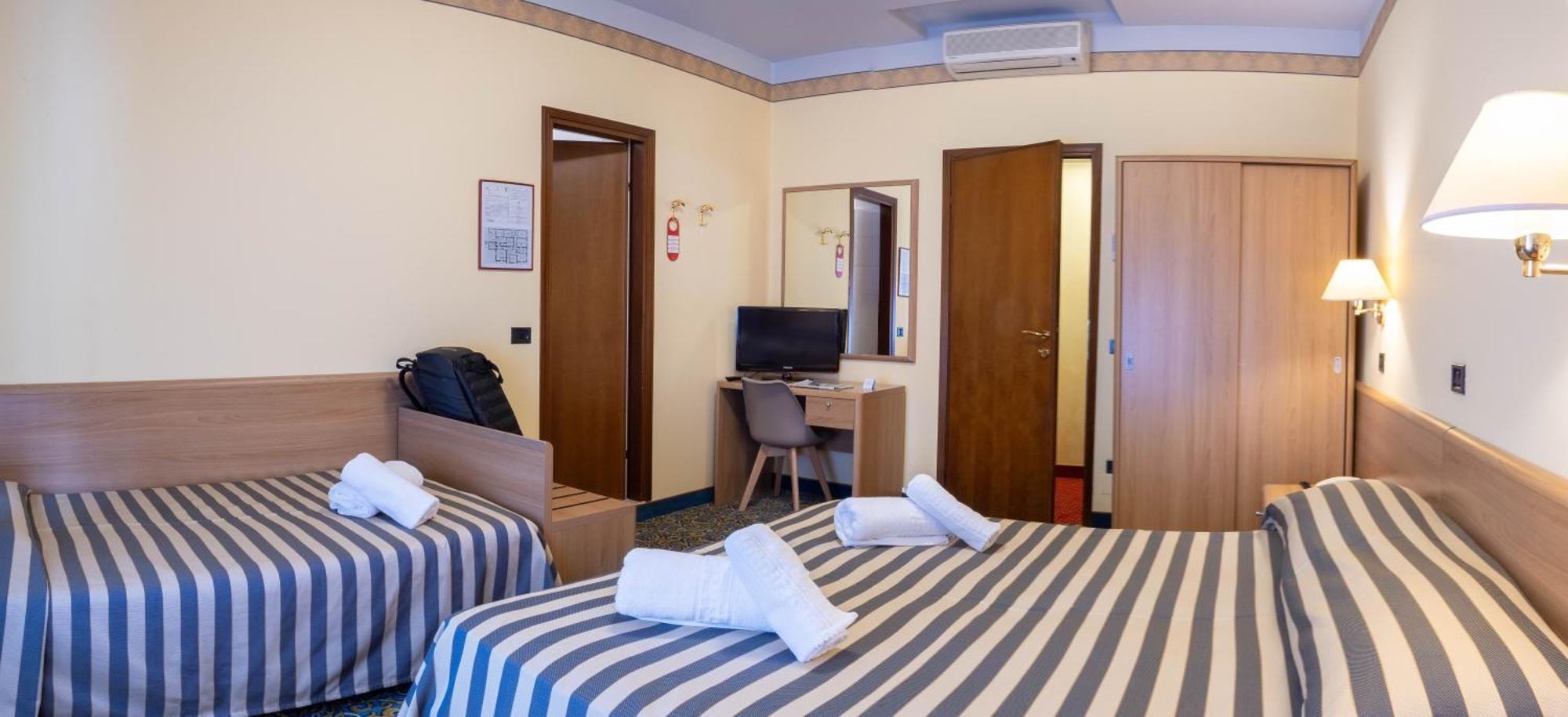 Hotel Giardinetto Дезенцано-дель-Гарда Экстерьер фото