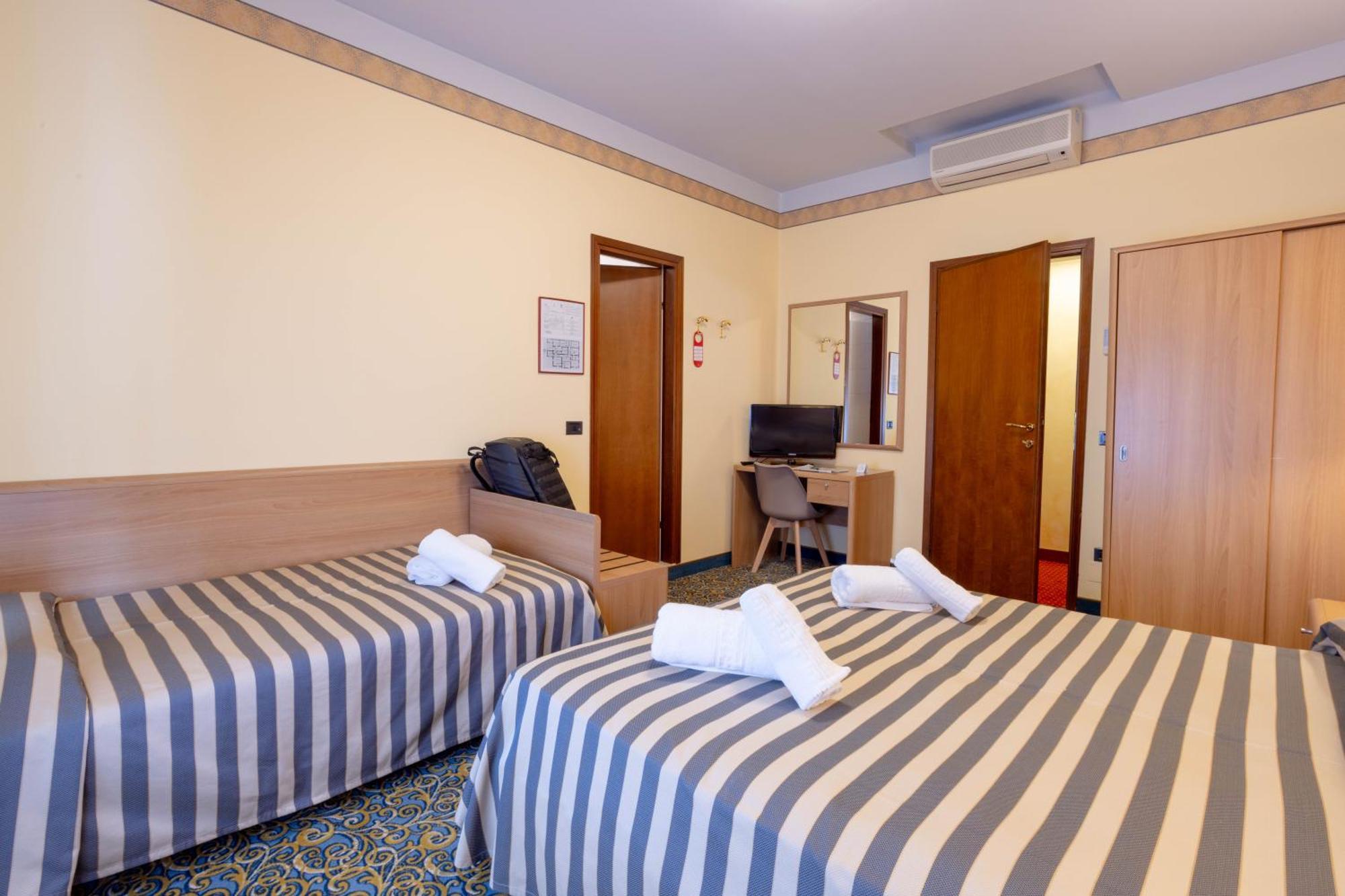 Hotel Giardinetto Дезенцано-дель-Гарда Экстерьер фото