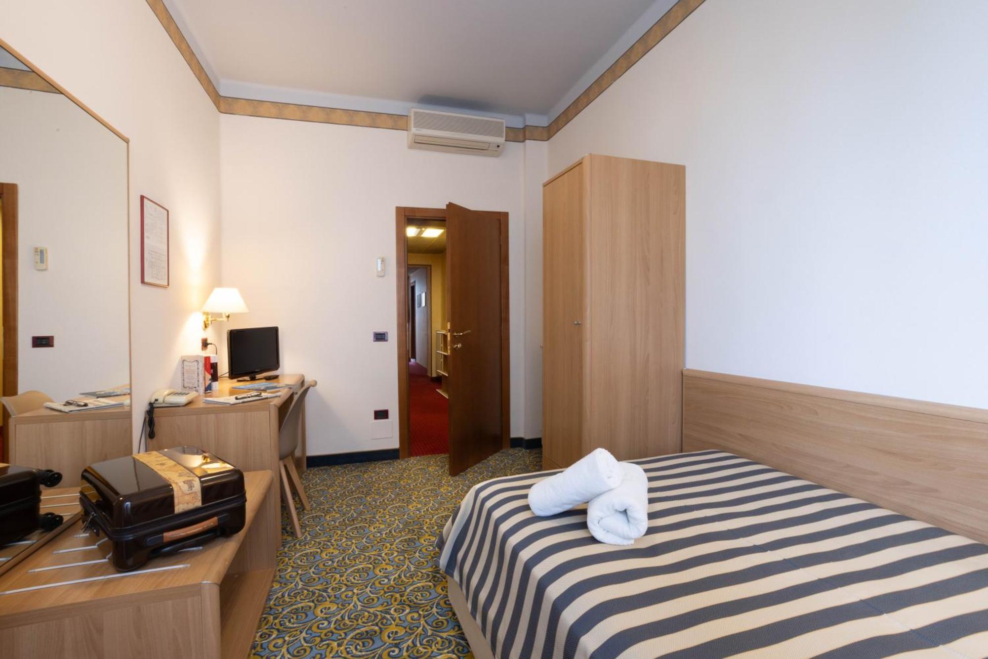 Hotel Giardinetto Дезенцано-дель-Гарда Экстерьер фото