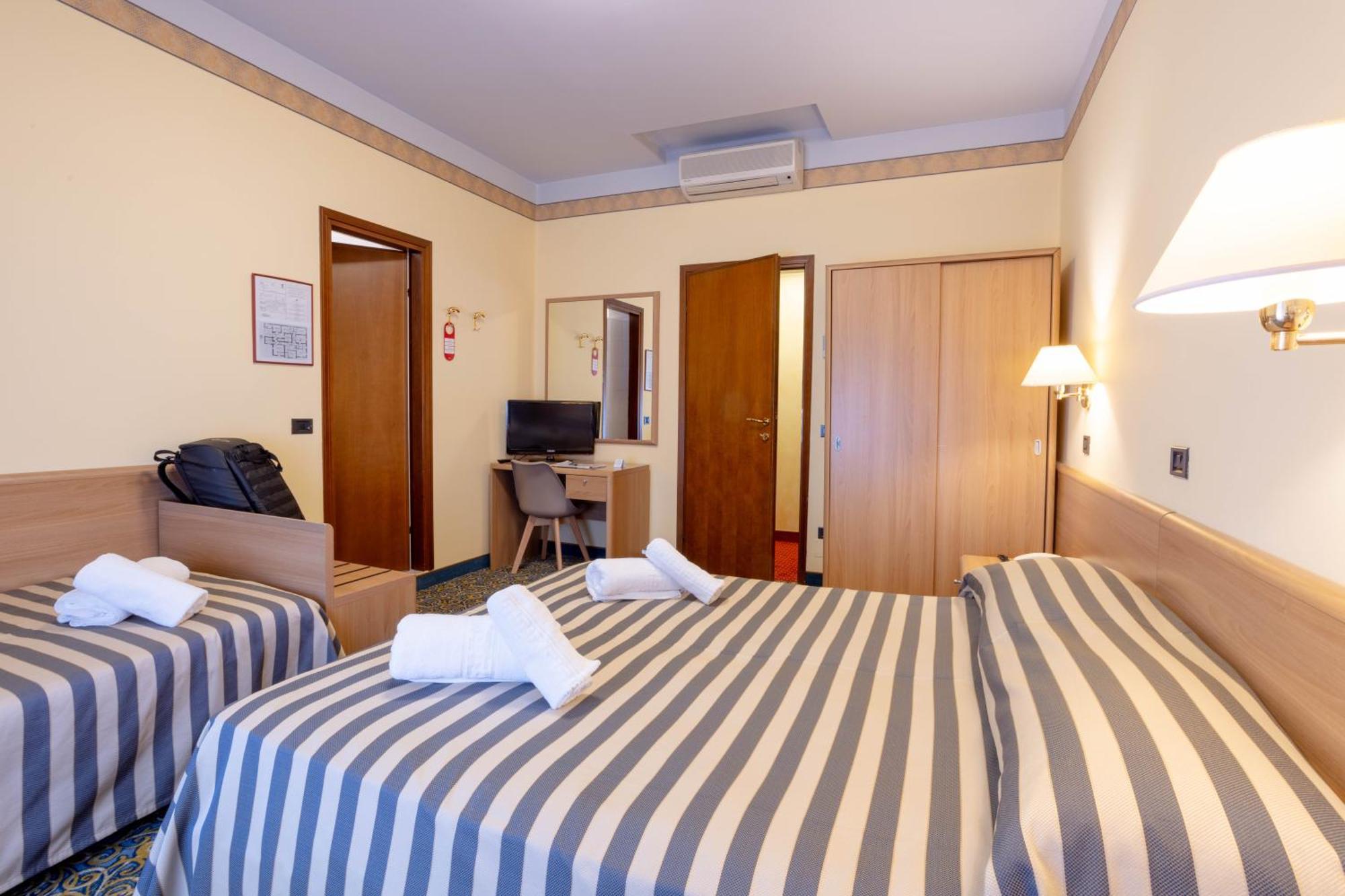 Hotel Giardinetto Дезенцано-дель-Гарда Экстерьер фото