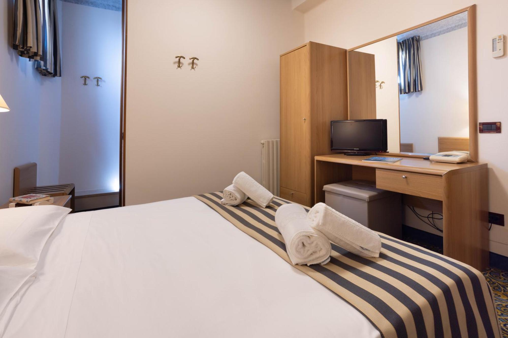Hotel Giardinetto Дезенцано-дель-Гарда Экстерьер фото