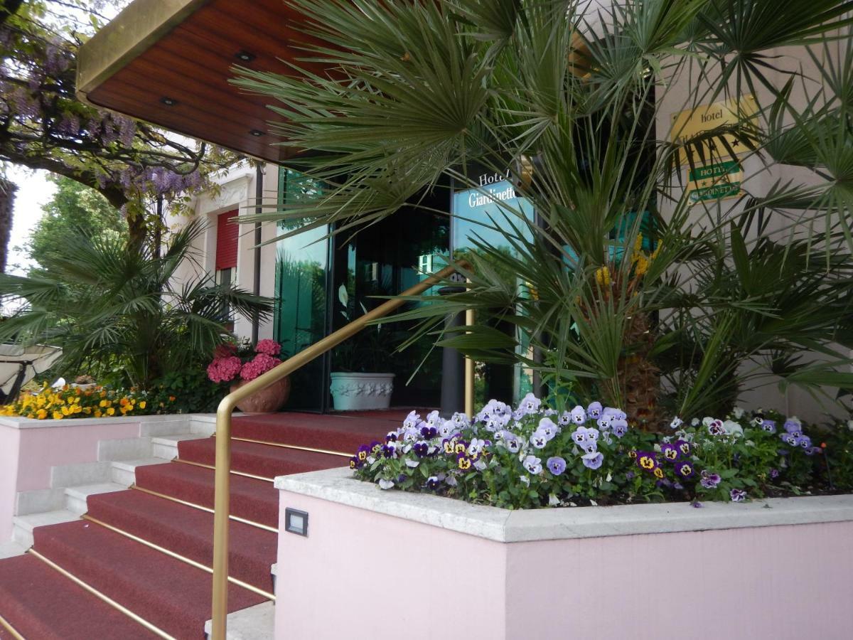 Hotel Giardinetto Дезенцано-дель-Гарда Экстерьер фото