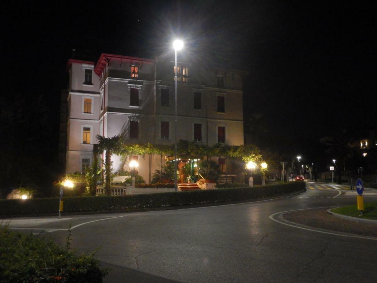 Hotel Giardinetto Дезенцано-дель-Гарда Экстерьер фото