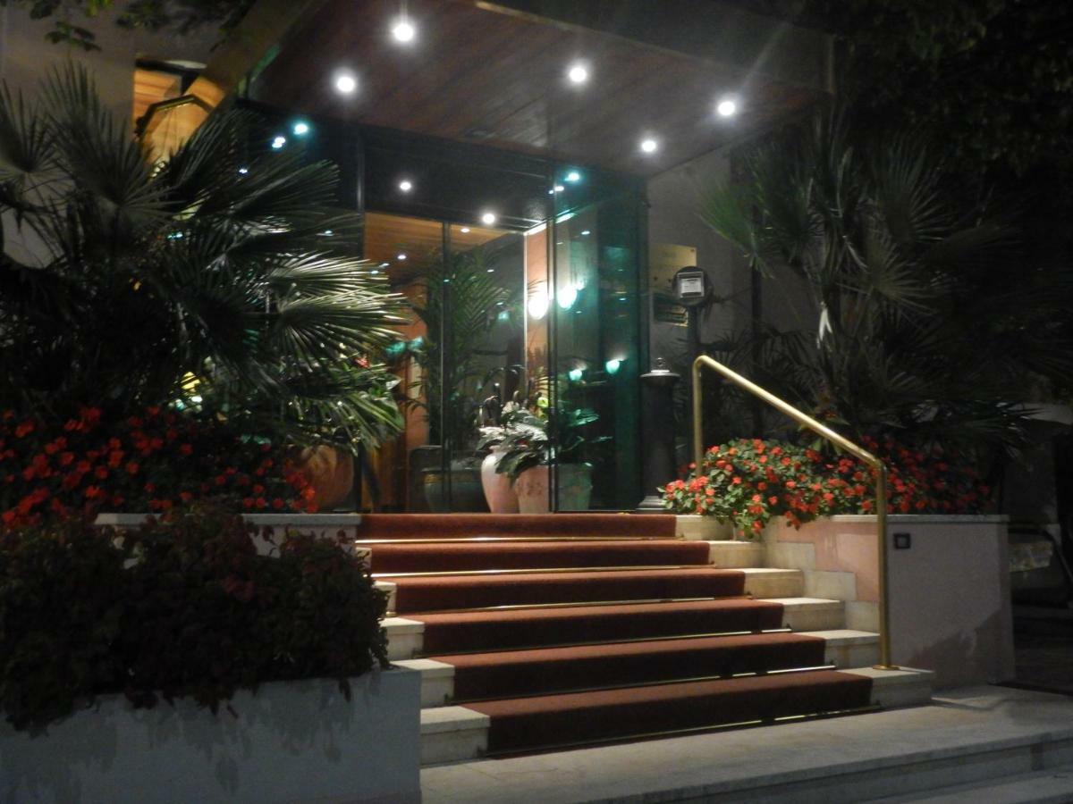 Hotel Giardinetto Дезенцано-дель-Гарда Экстерьер фото